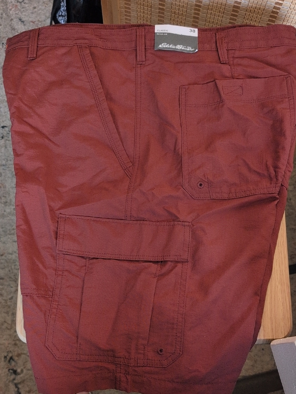 Eddie Bauer Men's Shorts in Burgundy - Picture 3 of 9